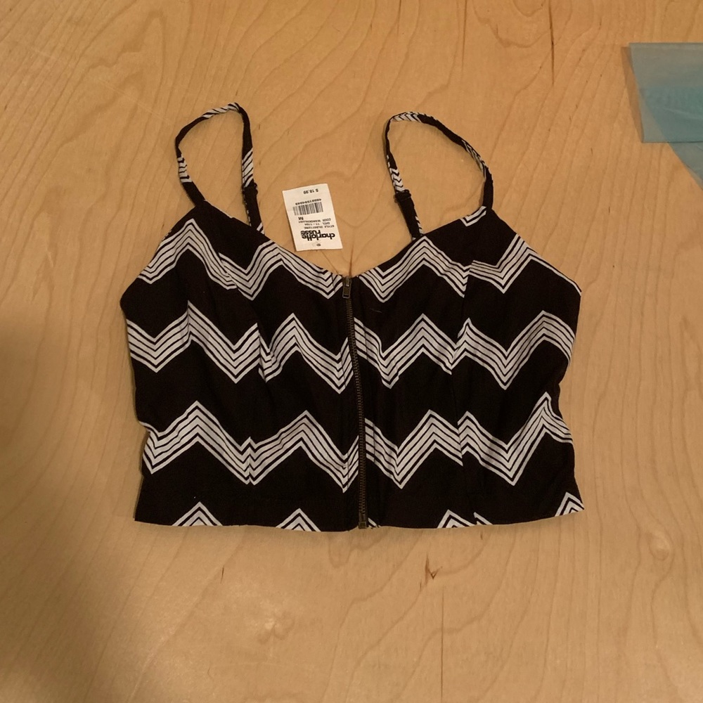 Charlotte Russe Zip-Up Crop Top (NWT, Size M)
